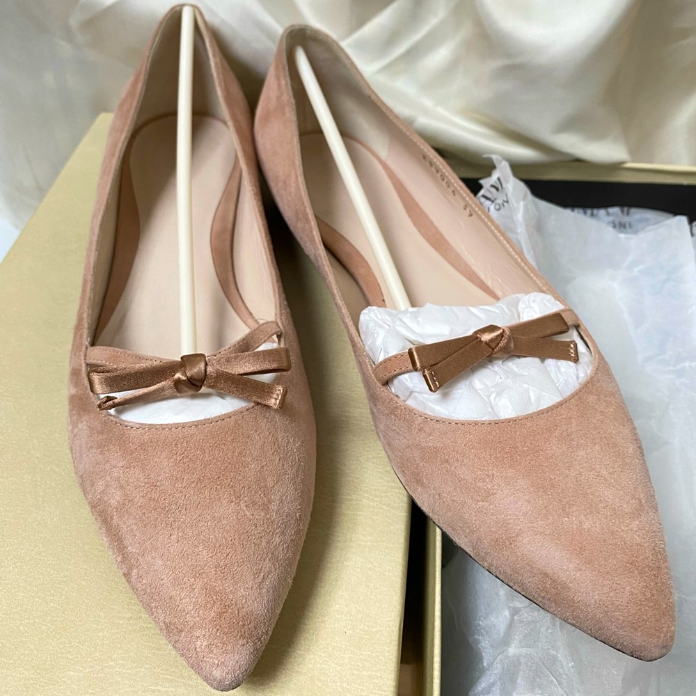 Beautiful pink Armani ballet flats. Suede Italian top with cute bow. Sz39